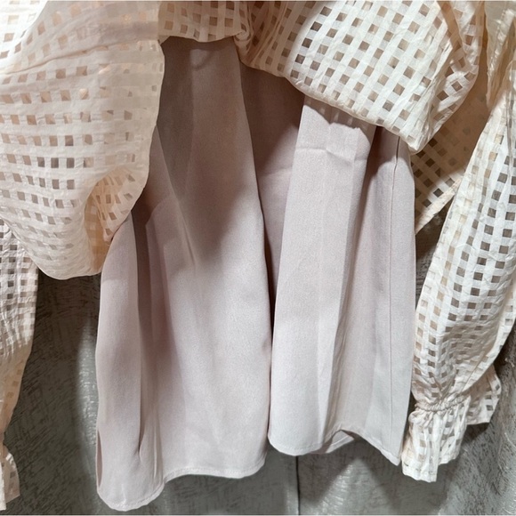 Entry Crème Windowpane Ruffle Top - Picture 3 of 4